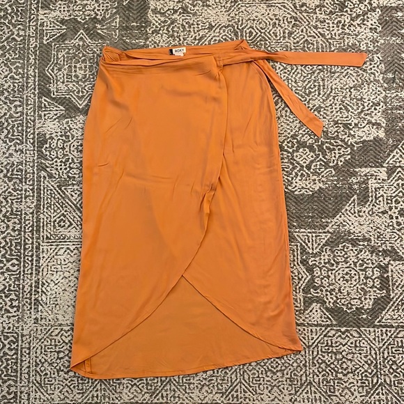 NWOTRoxy Wrap Skirt - Picture 2 of 9
